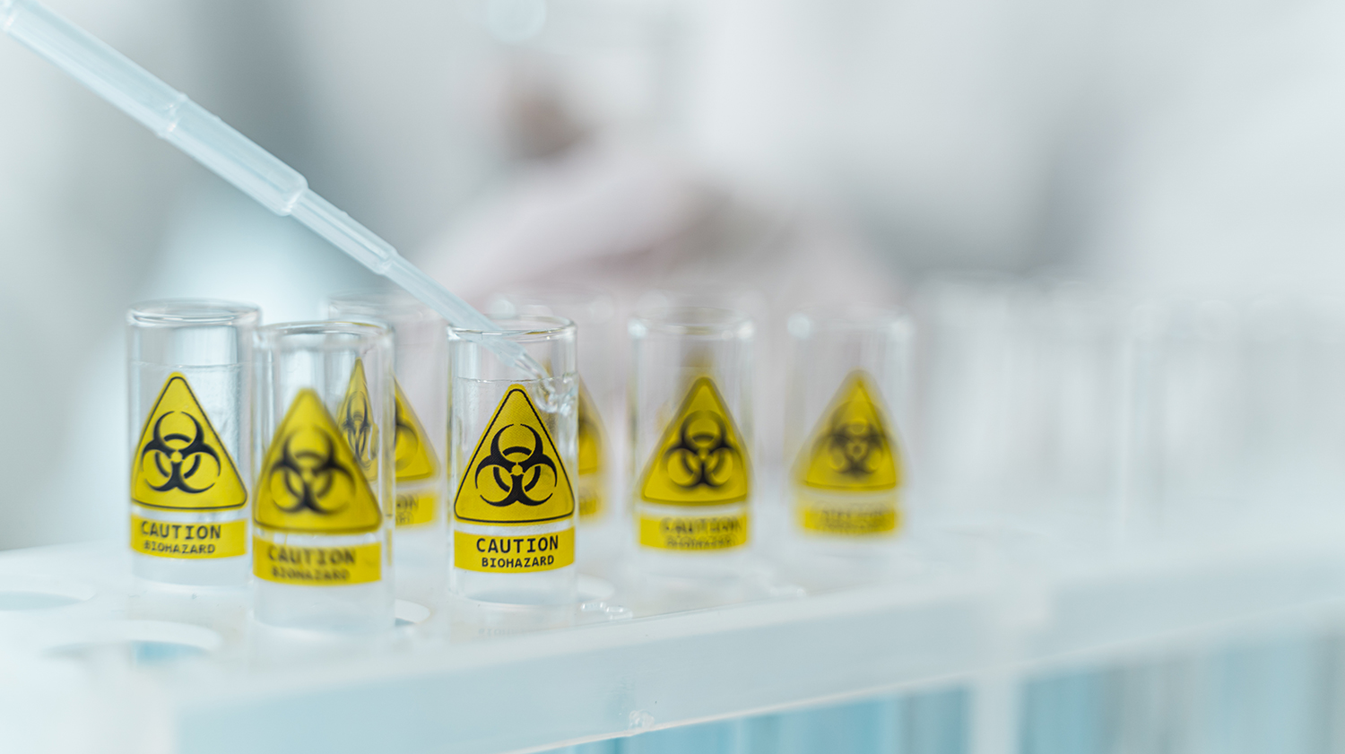 Etiquetas de seguridad en un laboratorio: Guía completa y normativa europea